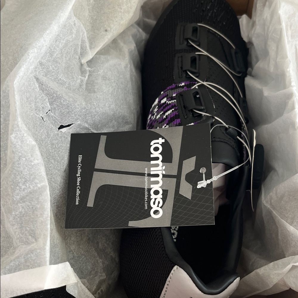 Tommaso Women's Black and Purple Athletic Shoes